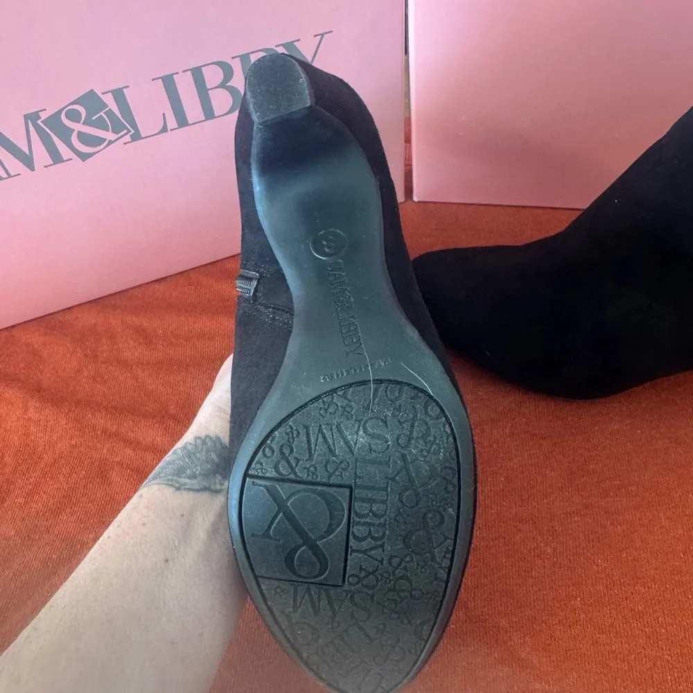 Black Women's Ankle Boots with heel - Picture 2 of 4